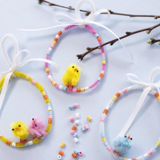 Påske og perler med søde kyllinger.