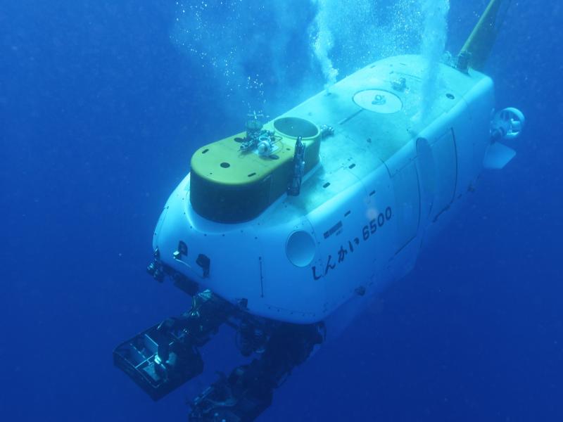 Billede af en lille ubåd på dybhavsdykning.