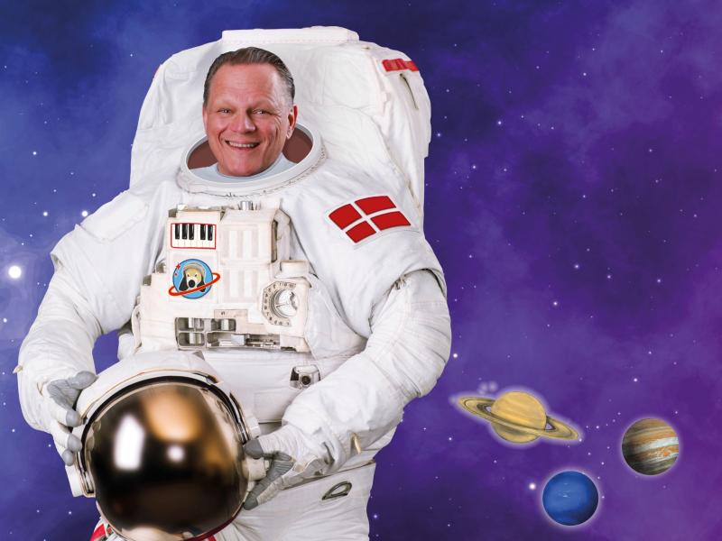 Sigurd Barrett i en rumdragt.