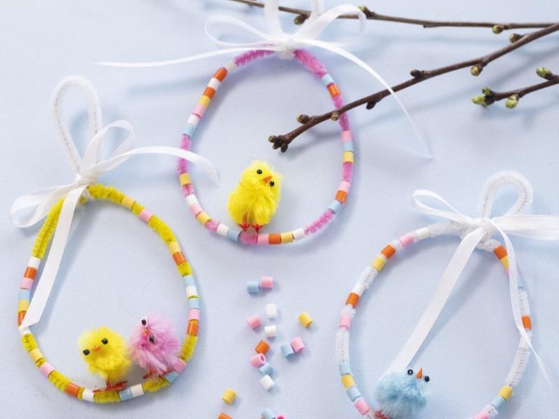 Påske og perler med søde kyllinger.