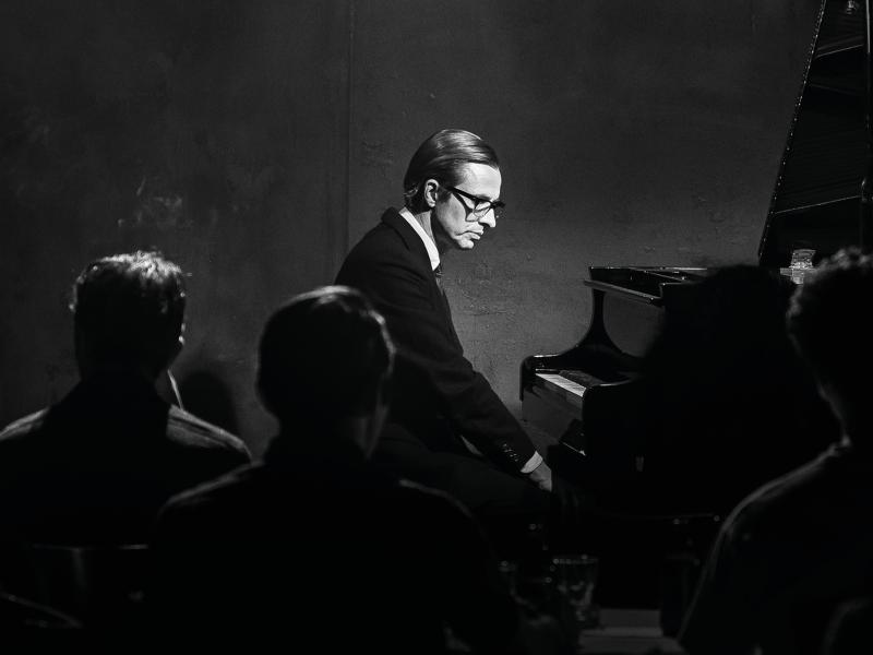 Anders Danielsen Lie ved klaveret i Everybody Digs Bill Evans