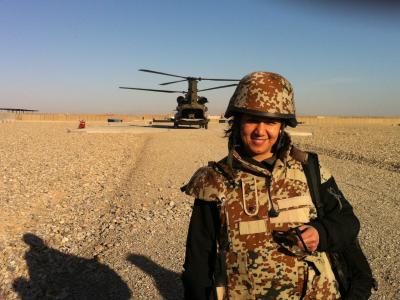 Simi Jan på job i en ørken.