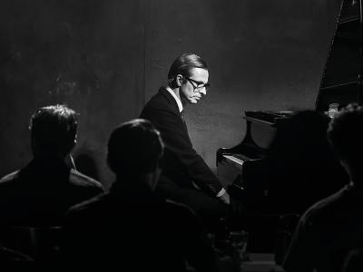 Anders Danielsen Lie ved klaveret i Everybody Digs Bill Evans