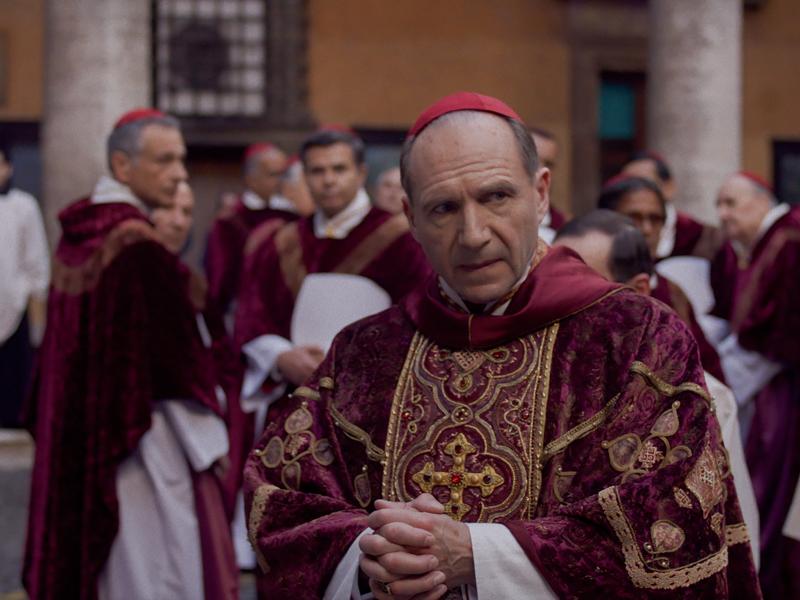 Ralph Fiennes i filmen Konklave 