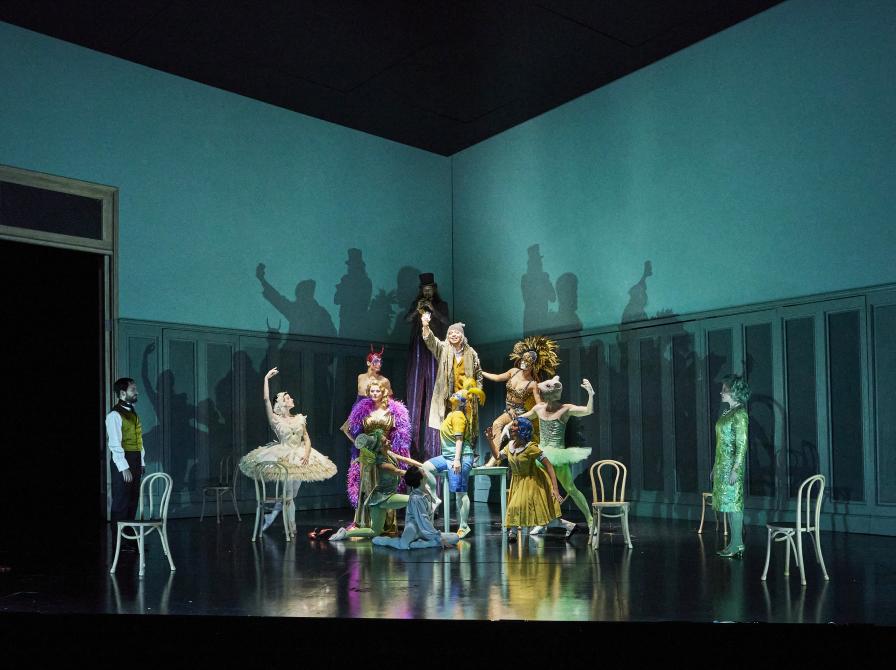 Billede af ensemblet fra operaen Hoffmanns eventyr