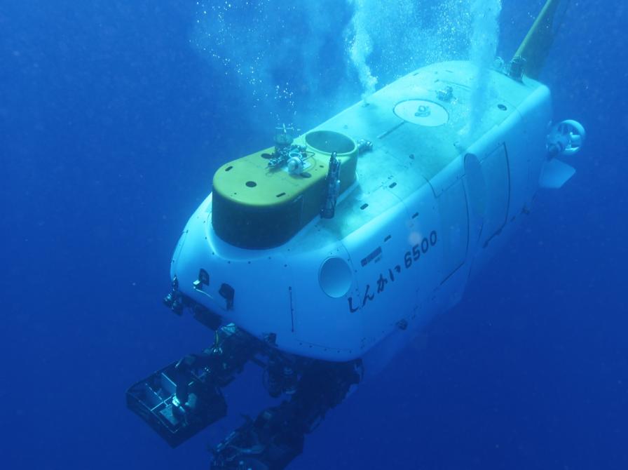 Billede af en lille ubåd på dybhavsdykning.