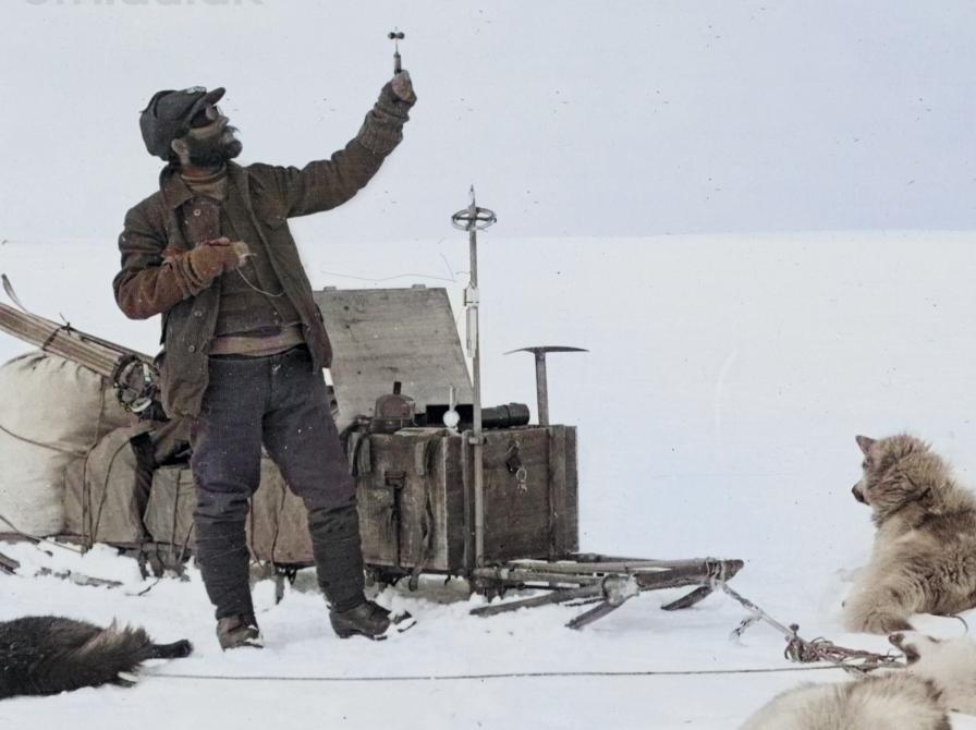 Billede af en mand på ekspedition i Grønland.