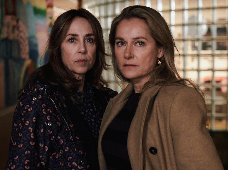 Sofie Gråbøl og Sidse Babett Knudsen i Dobbeltfejl